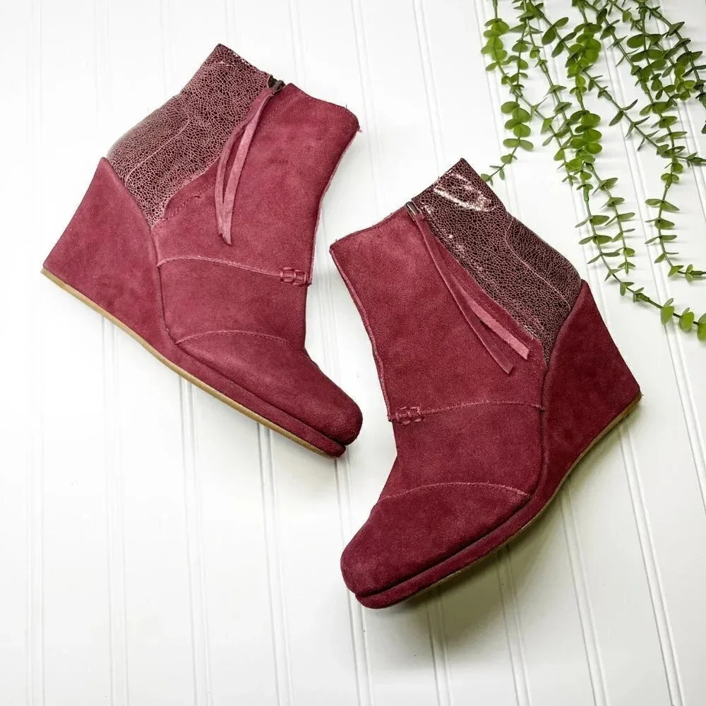 Toms Maroon Suede Desert Side Zipper Wedges Booties Women's Size 9.5